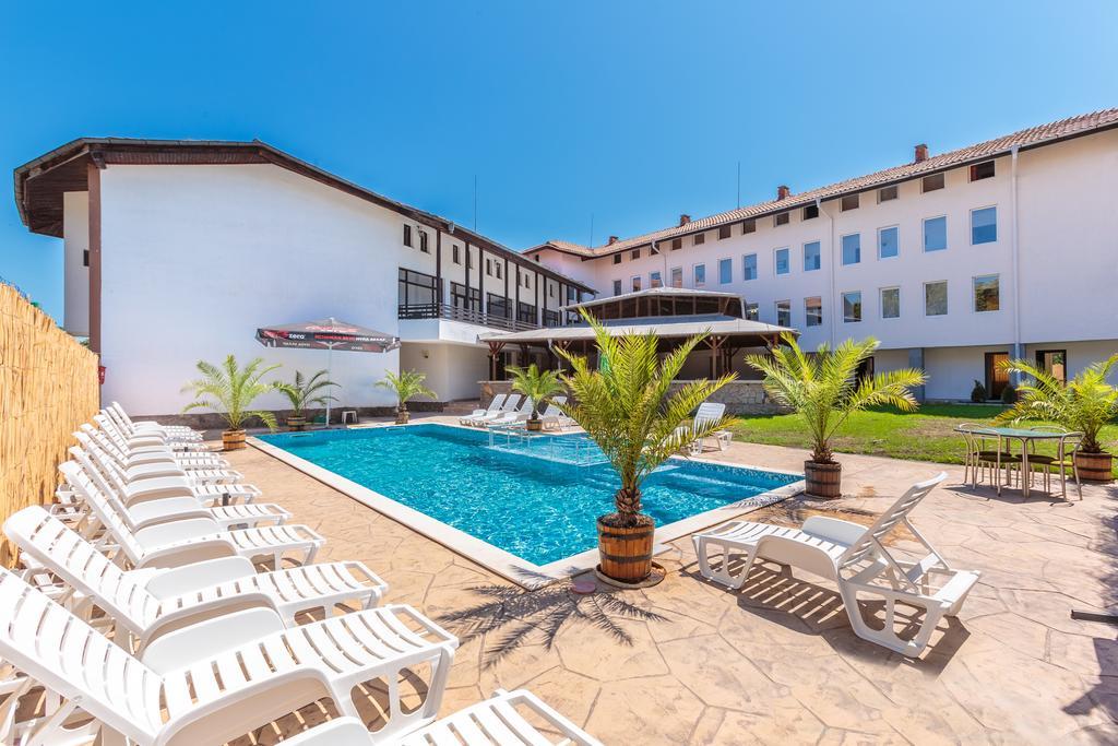 Hotel Csernomorec Kültér fotó
