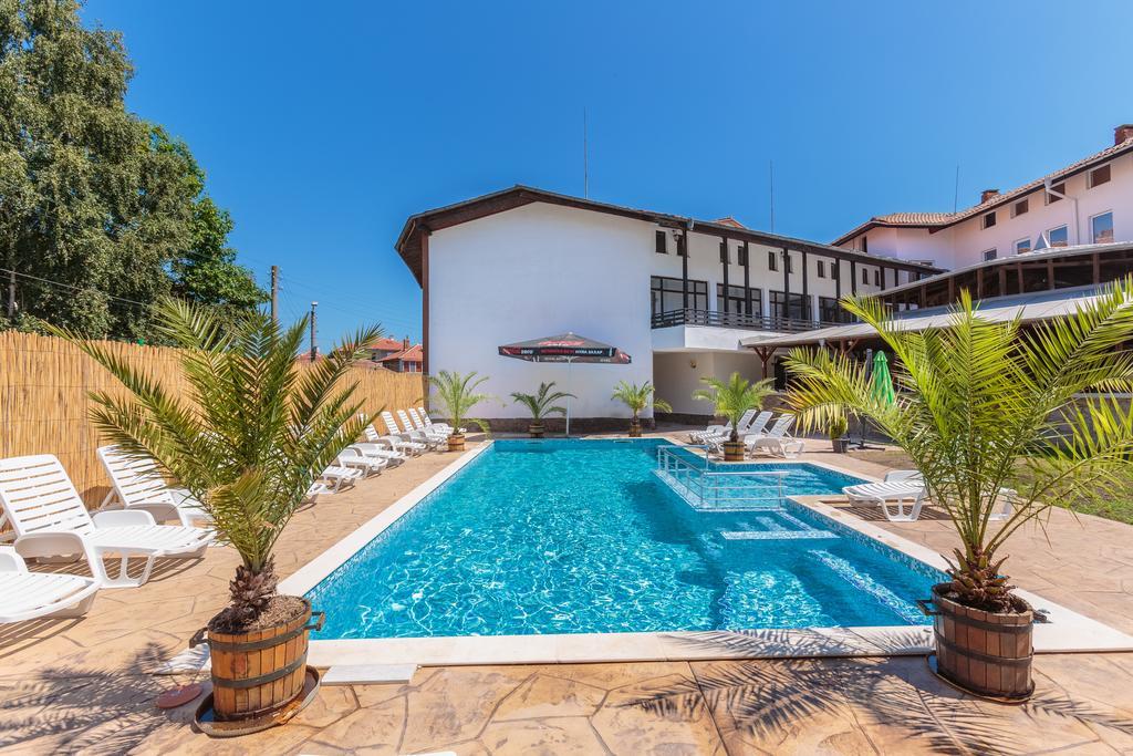 Hotel Csernomorec Kültér fotó
